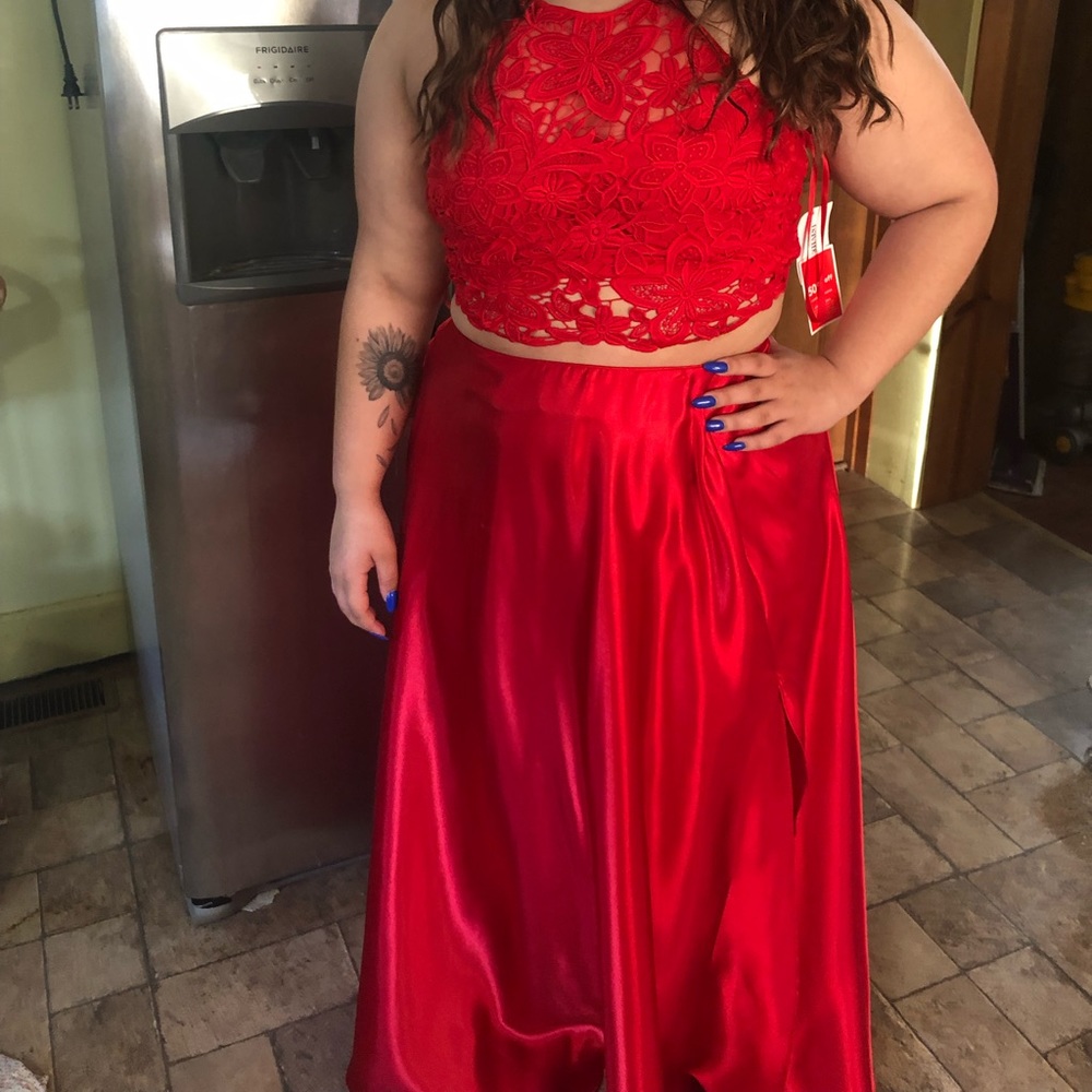 Size 11 prom dress, fits more like a 13.